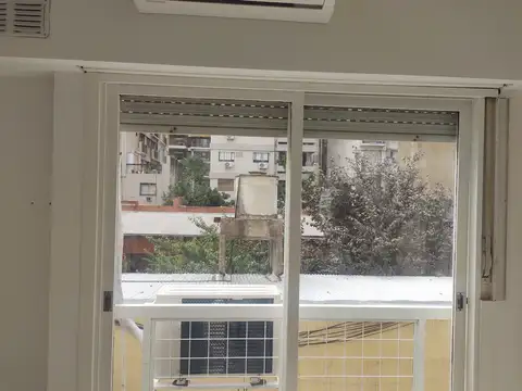 Departamento  reciclado de 1 amb con balcón Francés