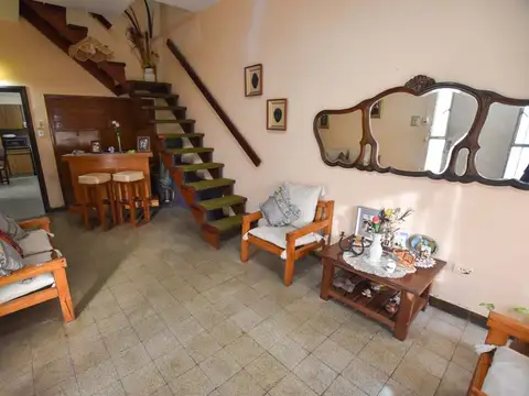 VENTA CASA 4 DORMITORIOS, COCHERA