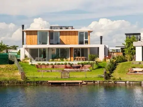 CASA A LA LAGUNA, BARRIO COSTAS PUERTOS ESCOBAR