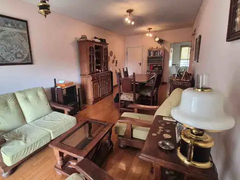 VENTA DE DEPARTAMENTO EN FLORES