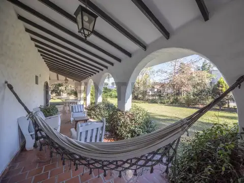 Casa en Venta con 4 cocheras