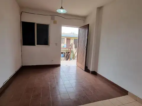 Monoambiente en Primer Piso en Munro