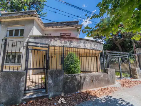 VENDO CASA 4 DORMITORIOS PRADO GARAJE FONDO