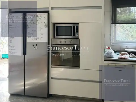 Casa 6 ambientes con 5 baños