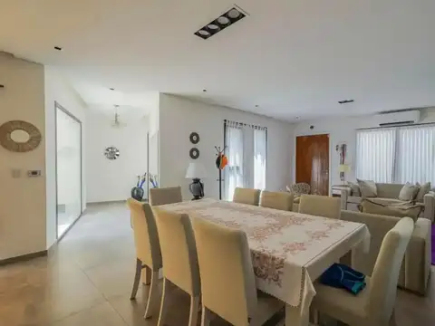Casa 4 ambientes con 3 baños