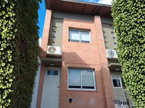PH en Alquiler en Los Hornos, La Plata