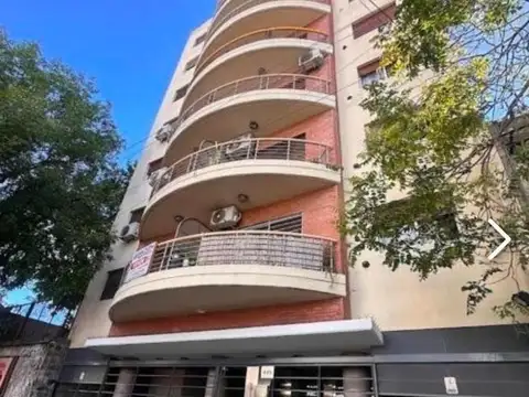 VENTA-DEPARTAMENTO 2 AMBIENTES CON PATIO- MORON CENTRO