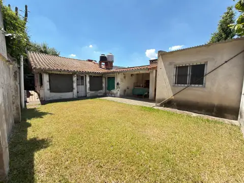 VENTA casa 3 ambientes con cochera, parrilla, jardín y lavadero en Chilavert Villa Ballester-Permuta
