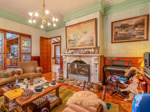 CASA DE 6 AMBIENTES CON DEPENDENCIA | COCHERA Y JARDIN CON PILETA EN EXCELENTE ESQUINA DE BELGRANO R