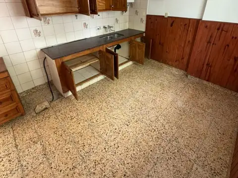 Casa 5 ambientes con 1 baño