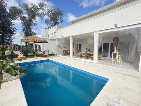 Casa 4 ambientes con 2 baños