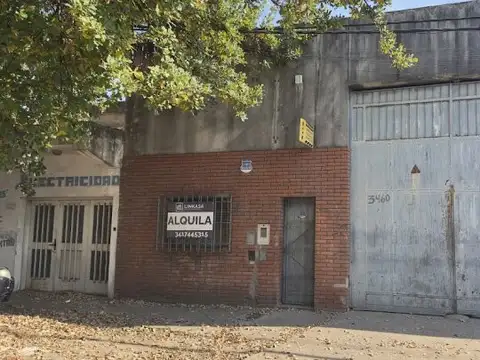 Galpón de 420 m2 con doble ingreso en barrio Bella Vista