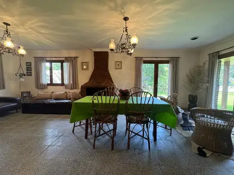 Casa 2 ambientes con 1 baño