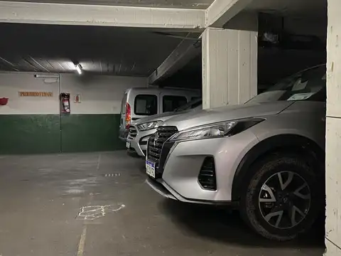 Balvanera - Cochera cubierta en Viamonte 2531 - Acceso por Rampa - Seguridad