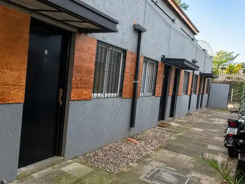 Duplex 2 ambientes con balcon propio.