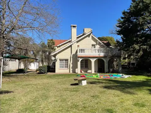 Excelente chalet de categoría en Benavidez