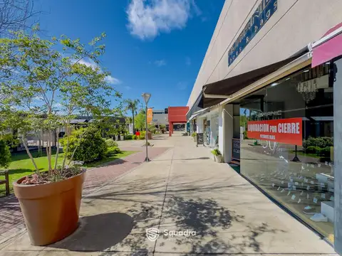 Alberto J. Paz 1065, Fisherton Plaza Open Mall