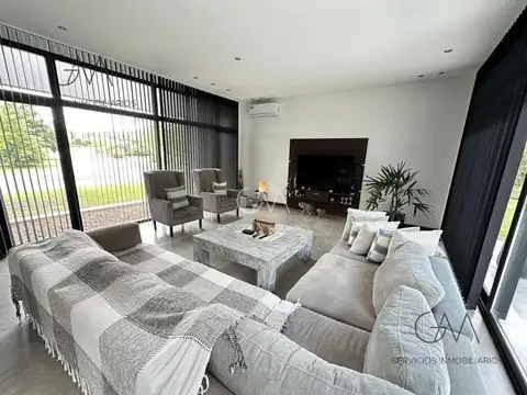 Casa 4 ambientes con 4 baños