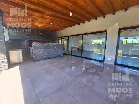 Casa en Venta con 4 cocheras