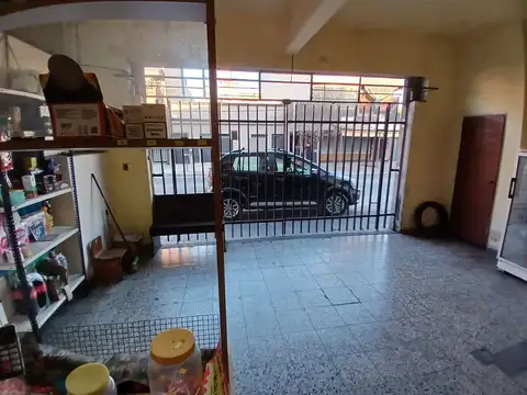 Lisandro de la Torre 4000, Piso PB