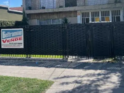 Casa en venta dos plantas en Merlo centro