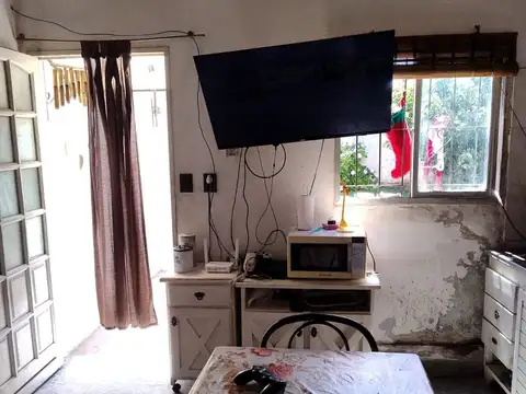 Casa 4 ambientes con 1 baño
