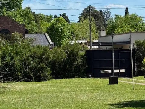 Casa en Venta con 4 cocheras