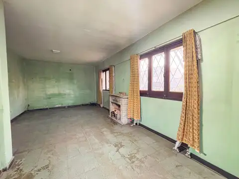 Casa 7 ambientes con 1 baño