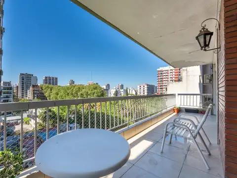 Venta Departamento 5 ambientes con Cochera y Seguridad en Belgrano R Piso Alto