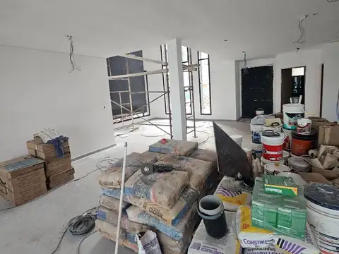 CASA MINIMALISTA DE 2 PLANTAS EN SANTO TOMAS