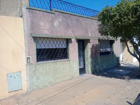 Casa 3 ambientes en alquiler, la tablada
