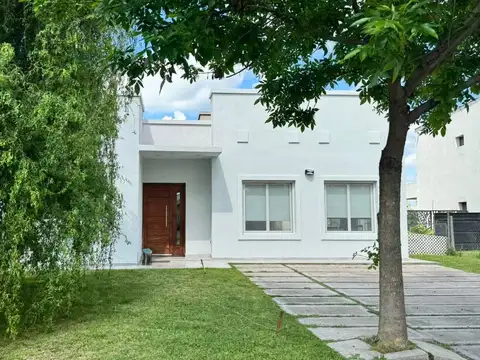 Casa 6 ambientes con 3 baños