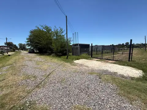 VENTA DE CASA CONTAINER A TERMINAR BARRIO SEMICERRADO TOMA VEHICULO