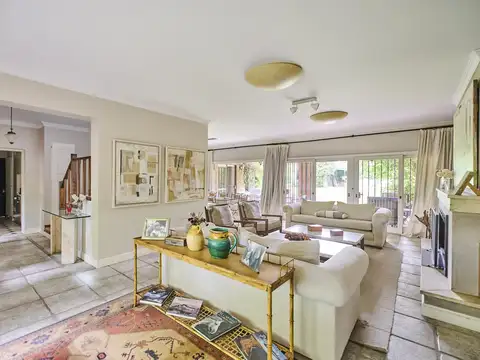 Casa en Venta con 6 cocheras