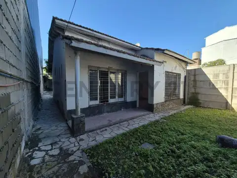 Gobernador Felipe Llavallol 1800, Piso 0