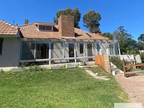 Casa en venta - 3 Dormitorios 2 Baño - Cochera - 2.984Mts2 - El Paraíso de La Peregrina