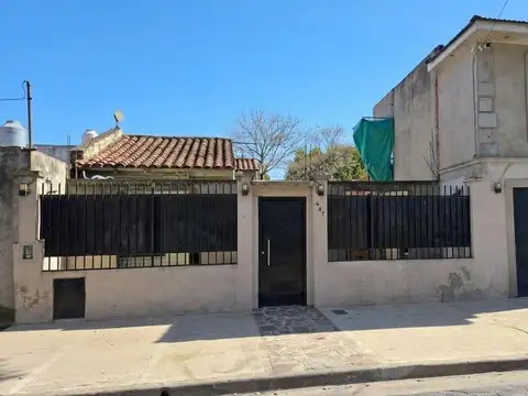 S. MARTIN CASA 3 AMB. en 2 PLANTAS, C/ COCHERA Y QUINCHO