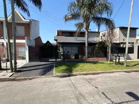 Casa 5 ambientes Villa luzuriaga
