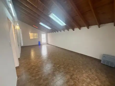 Casa en Alquiler con 1 cochera