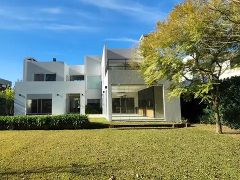 Casa 4 ambientes con 4 baños