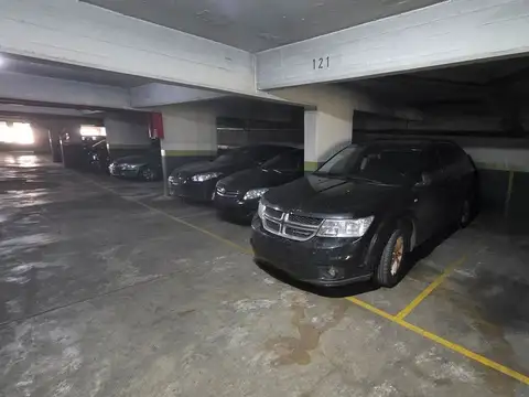 VENTA COCHERA FIJA CUBIERTA GRANDE RECOLETA