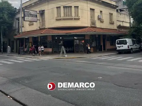 LOCAL  EN ESQUINA( EMBLEMATICO EN LA ZONA)+ 2 DPTOS- E/INDEP