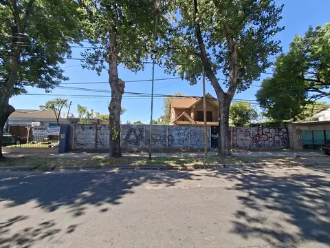 VENTA - CASA - OPORTUNIDAD - 2 LOTES