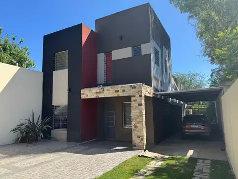 Casa 2 amb. en Parque Leloir con Pileta. Apta Crédito