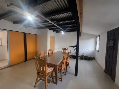 Casa 6 ambientes con 1 baño