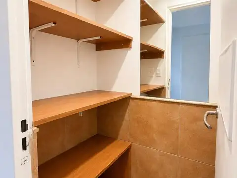 Casa en Alquiler con 2 cocheras