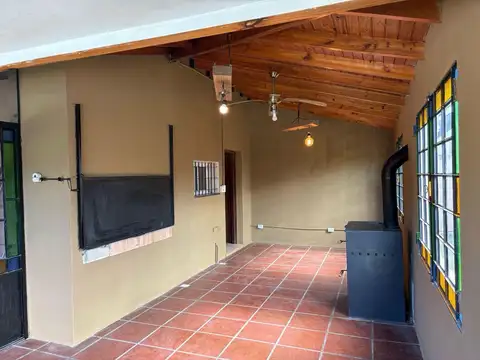 Casa en Venta con 2 cocheras
