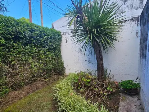 Casa 5 ambientes con 1 baño