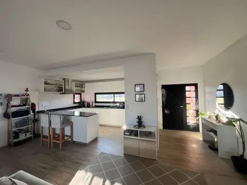 Casa en Venta con 4 cocheras