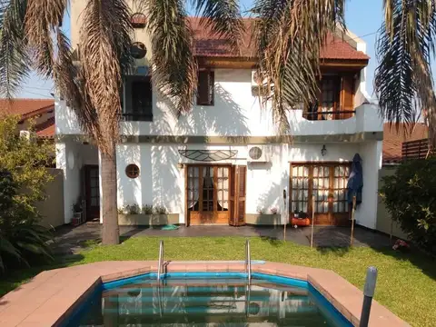 Casa 4 ambientes con 4 baños